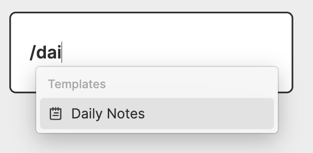 Heptabase 模板教學介面顯示輸入斜線指令後出現模板名稱選取項目的畫面。